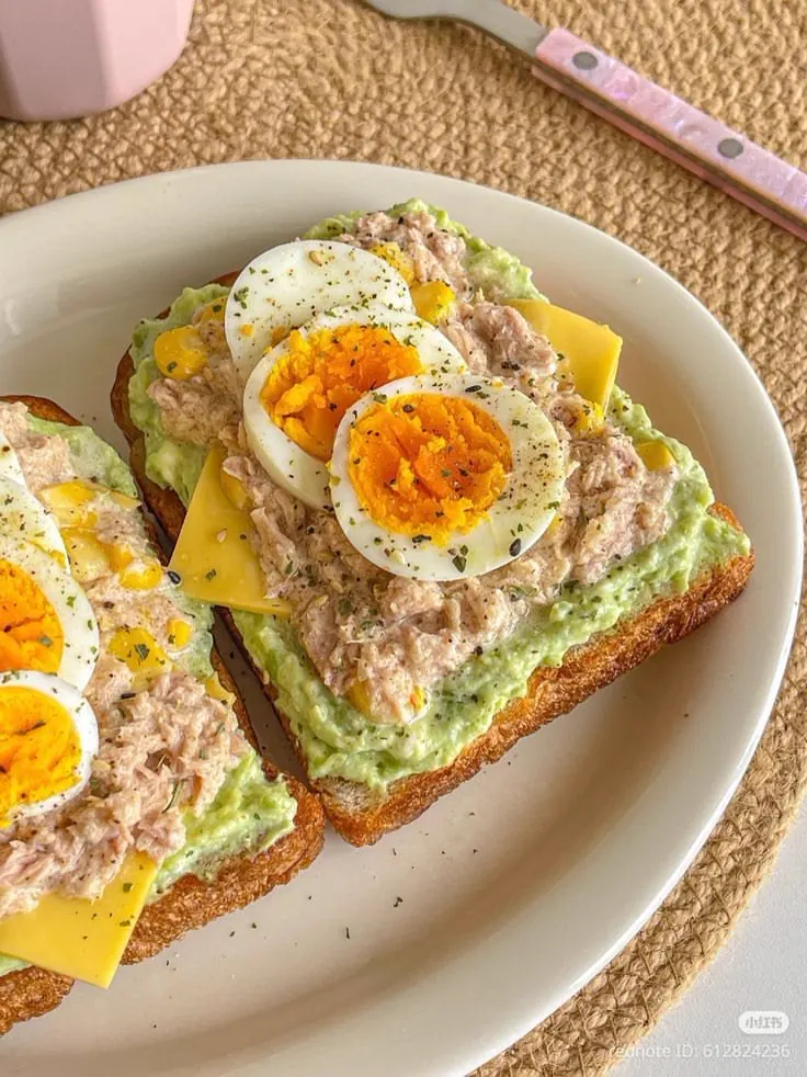 Tostada de Atum e Ovo